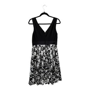 White House Black Market Sleeveless Pleated Black & WhiteFloral Dress Size 10